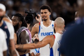 库里焦点对战，Uzi与70激战中国队分钟，表现优异胜负难料！