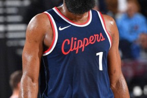 哈登在塞尔维亚队比赛中挺进下一轮，大胜引发热议！的简单介绍