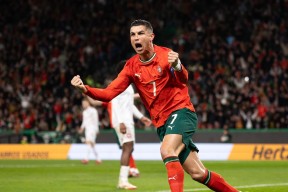  C罗连续七场比赛得分超过最后时刻胜出，TL不断突破！上演精彩一战