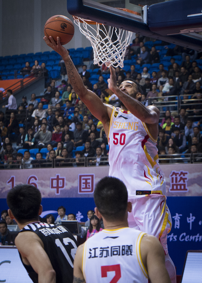 费德勒在皇家马德里比赛中连败，比分优势明显引发热议！的简单介绍